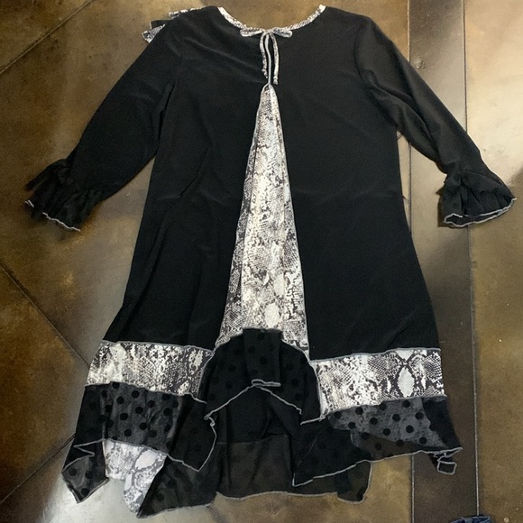 Ruffles and Mudpies brand top. Black and snake print. Size Medium - Picture 2 of 4
